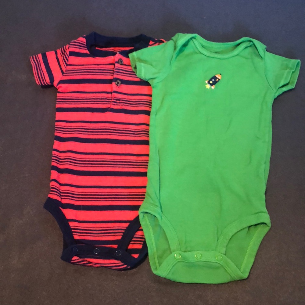 Carter’s 12 month boy bodysuits